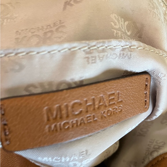 MICHAEL KORS BROWN LEATHER LILLY CHAIN HOBO - Picture 5 of 7